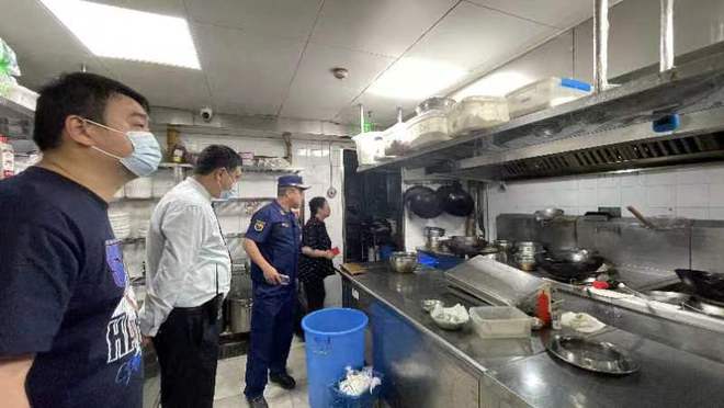黄浦消防迅速开展突PG PG电子击行动深度排查餐饮场所消防安全(图1)