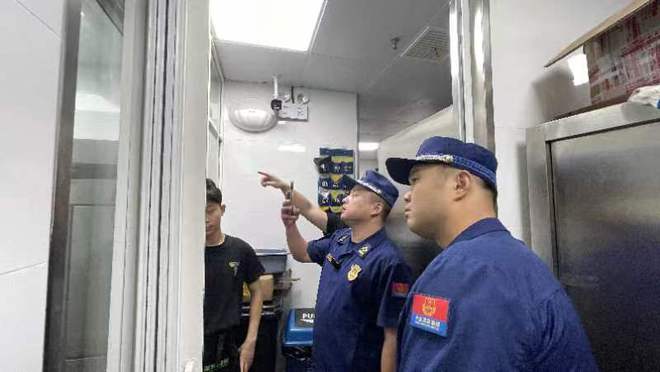 黄浦消防迅速开展突PG PG电子击行动深度排查餐饮场所消防安全(图2)